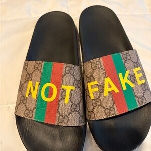 🦖🦖🦖WEEKEND SALE 🦖🦖🦖Gucci monogram slides size 40